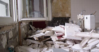 Демонтаж хрущевки в Челябинске - удаление старых полов и стен по выгодной цене от 1752 рублей.